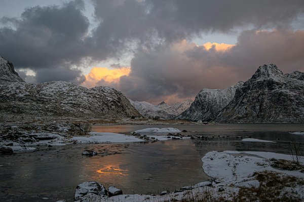 Comment organiser un séjour en Islande avec des ateliers de photographie et des randonnées sur les glaciers?